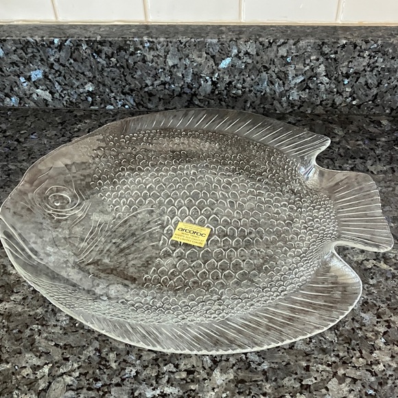 ARCOROC Fish Shaped Serving Platter - Picture 1 of 11